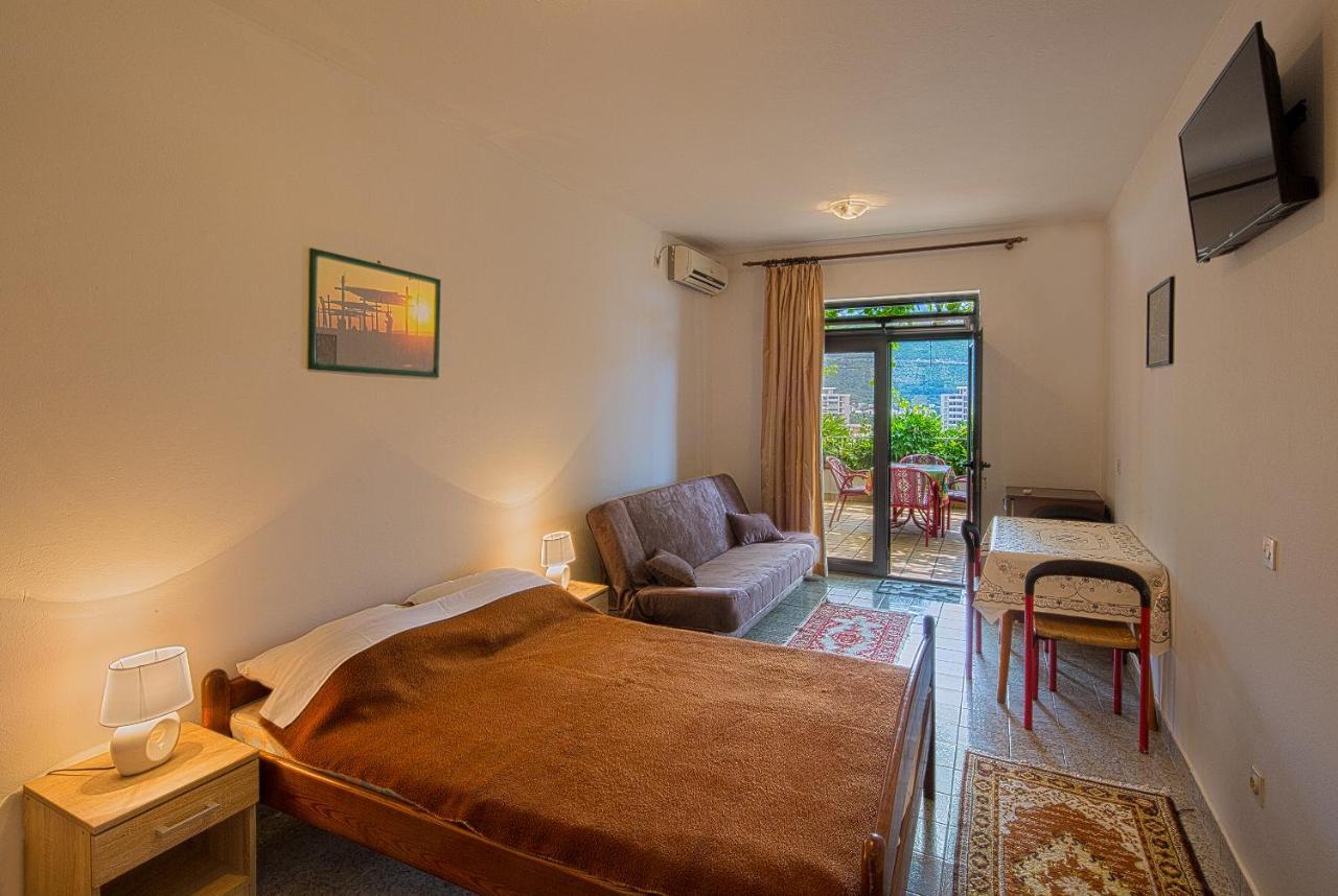 Madra Rooms And Apartments Будва Екстер'єр фото