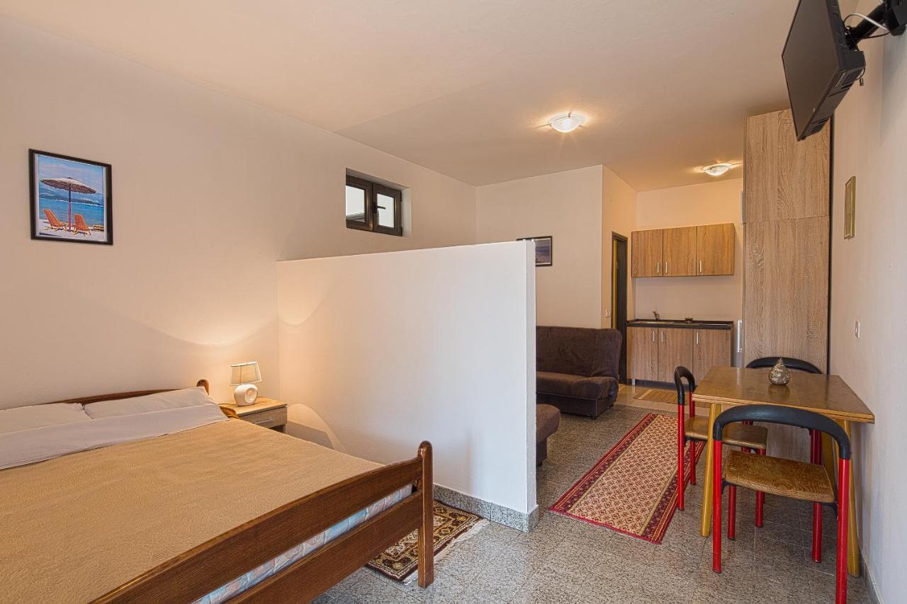 Madra Rooms And Apartments Будва Екстер'єр фото